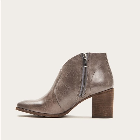 NEW FRYE Short Nora Zip Boots - 9 - Picture 4 of 14